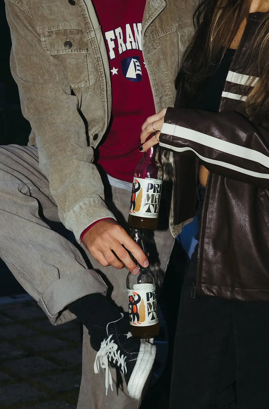 PRI MATE Bio Mix Flasche - Schweizer Bio-Mate, natürlich hergestellt in Zürich & St. Gallen. Frischer Mate Tee mit wenig Zucker, koffeinhaltig, Swiss Made und Vegan.